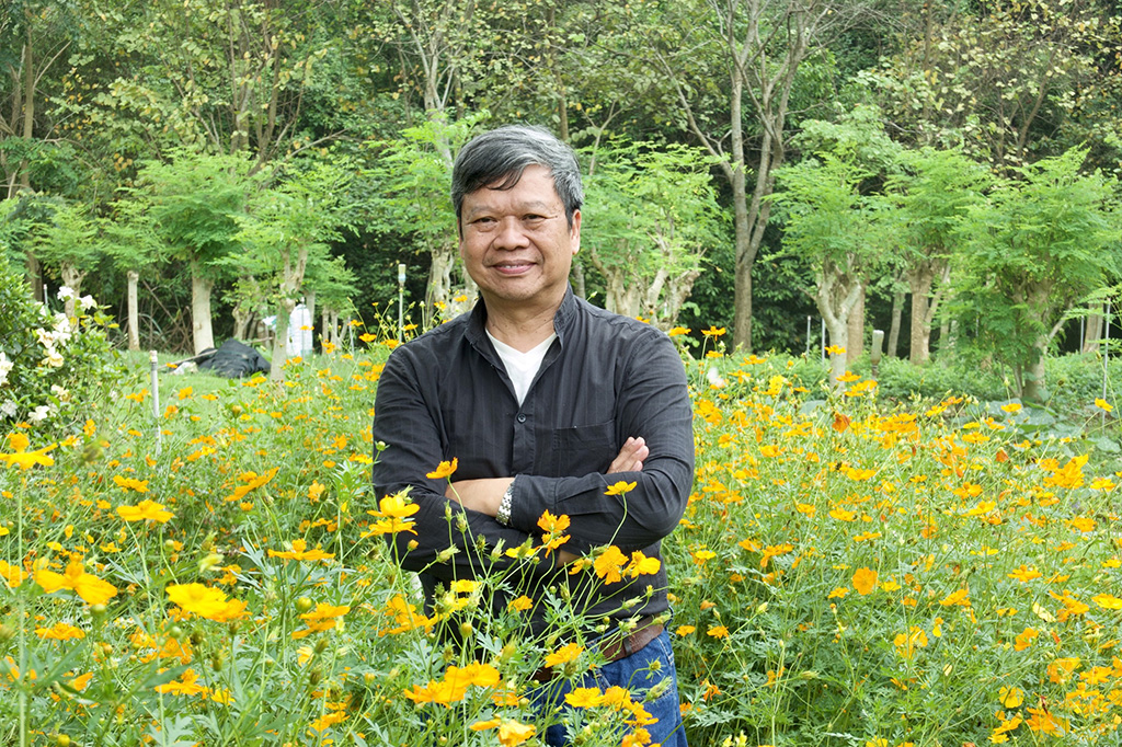 A-67-ans,-Khuynh-est-toujours-dans-son-élément-sur-le-terrain