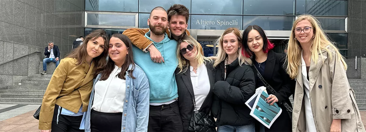 De jeunes journalistes des Balkans occidentaux en visite d’étude à Paris et Bruxelles De jeunes journalistes des Balkans occidentaux en visite d’étude à Paris et Bruxelles