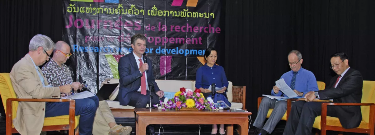 The role of the media in the fight against climate change debated in Laos
