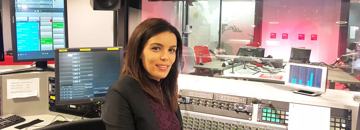 Samia Bayouli : réviser les nouvelles avec les journalistes et les enregistrer avec ma voix
