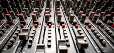 How do you attract young people to radio? A debate between seven stations in Tunis