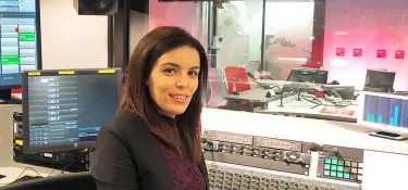 Samia Bayouli : réviser les nouvelles avec les journalistes et les enregistrer avec ma voix